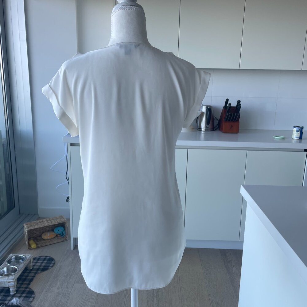 Express Cream Satin V-Neck Blouse Short Sleeve Top Ivory XS - Picture 3 of 5